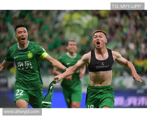 奔跑吧足球明星出场激情四溢展现风采尽显运动魅力与团队精神