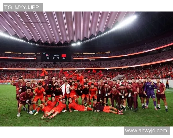 一片热血沸腾的足球场上演绎青春梦想的激情与拼搏